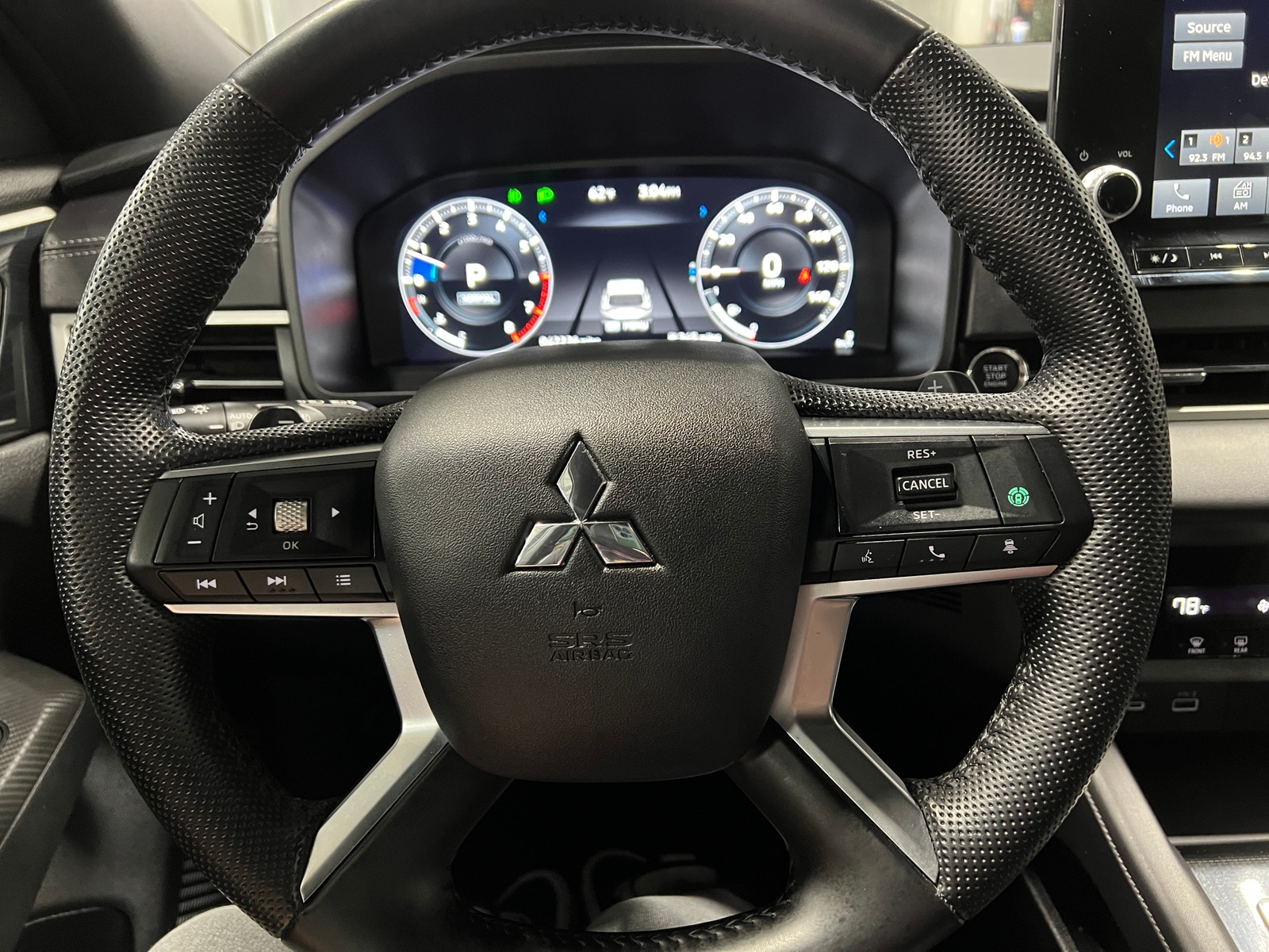 Thumbnail: 2023 Mitsubishi Outlander - 4