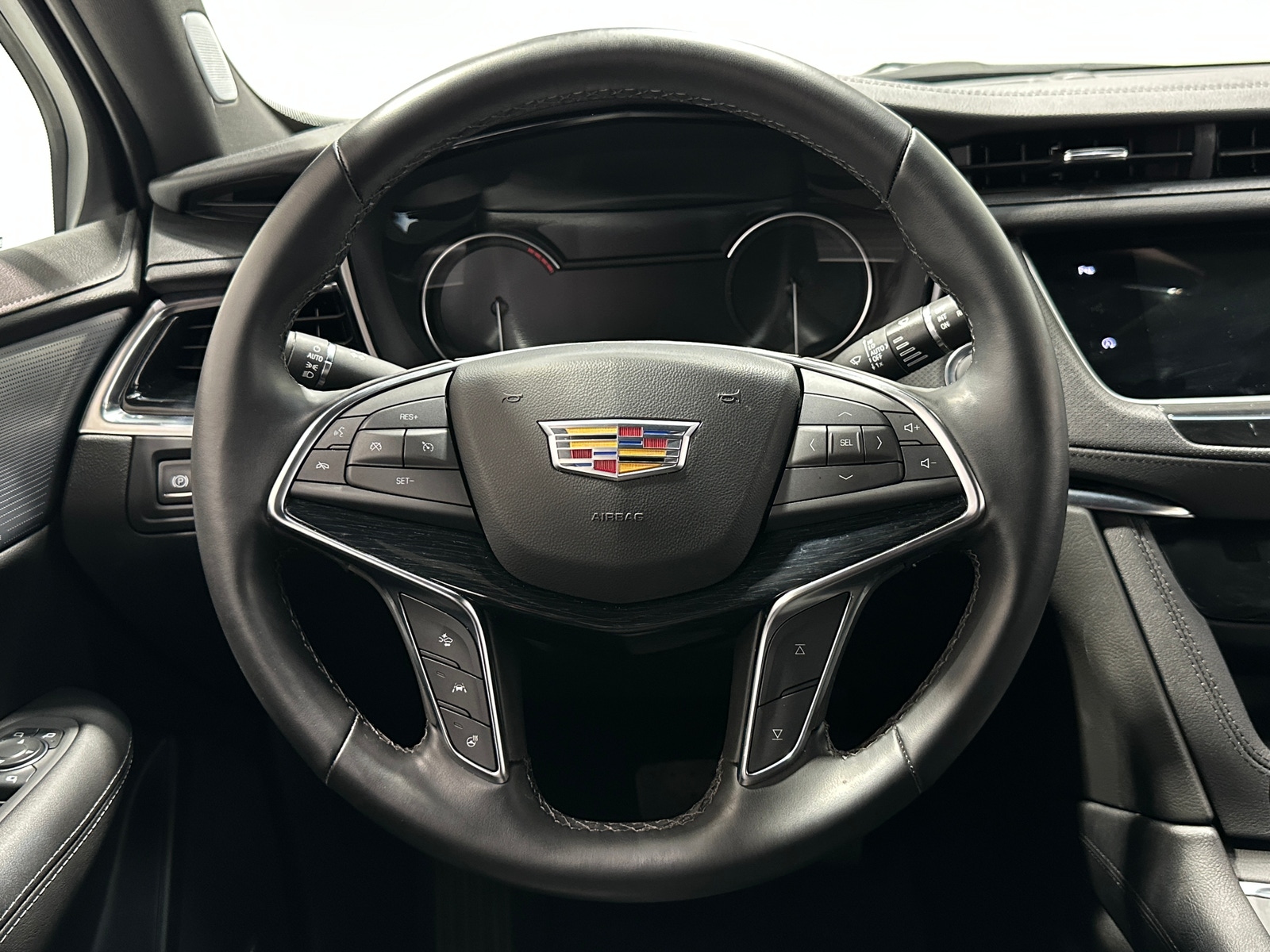Thumbnail: 2025 Cadillac XT5 - 4