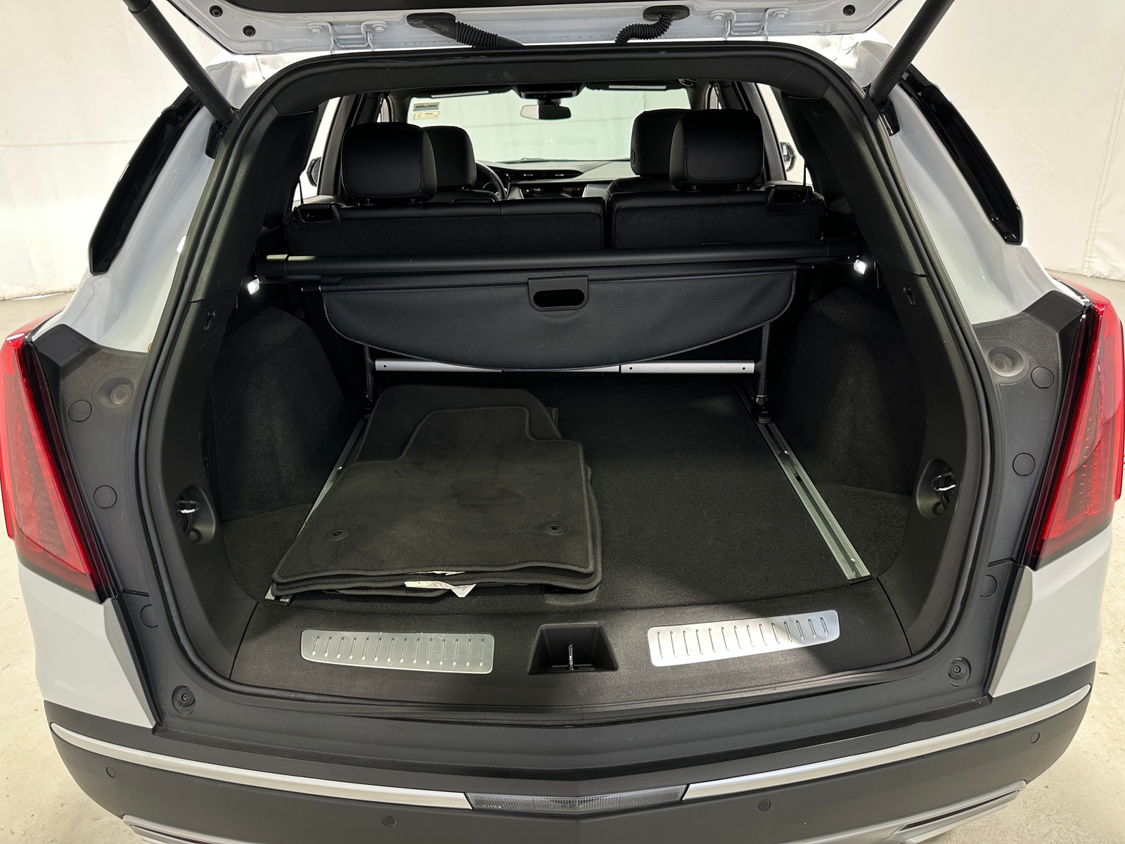 Thumbnail: 2025 Cadillac XT5 - 6