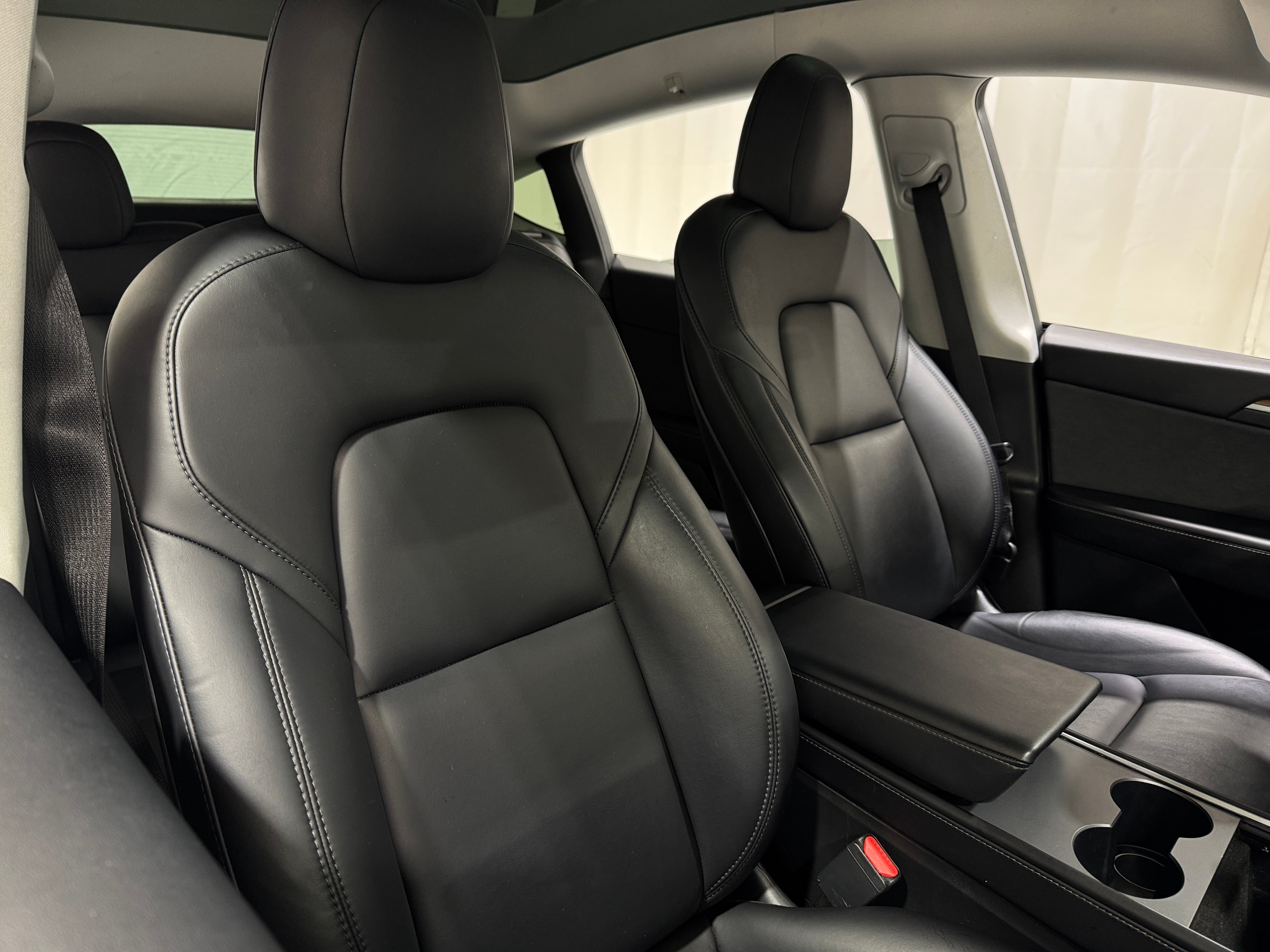 Used 2022 Tesla Model Y Long Range with VIN 7SAYGAEE1NF517098 for sale in Oak Creek, WI