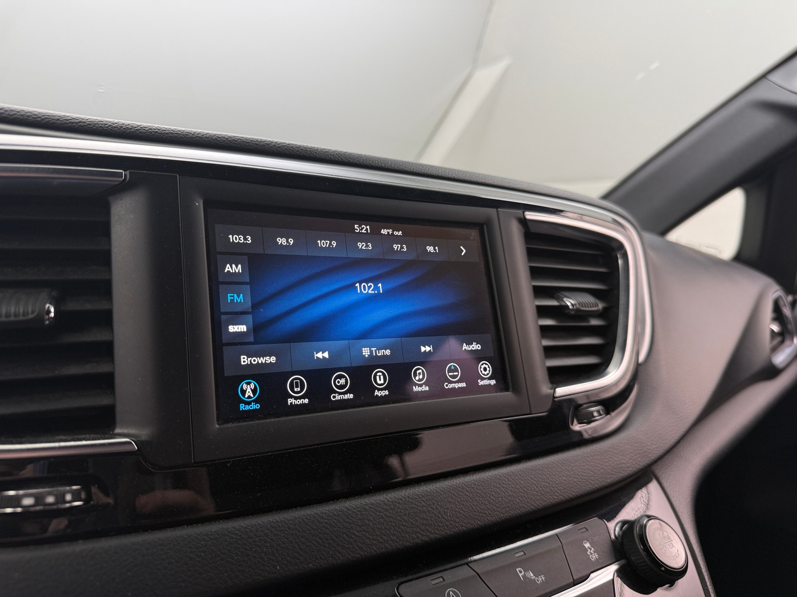 Thumbnail: 2019 Chrysler Pacifica - 4