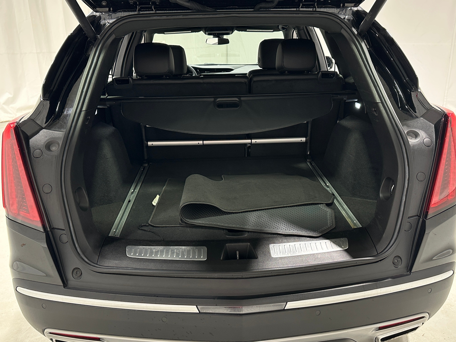 Thumbnail: 2025 Cadillac XT5 - 6