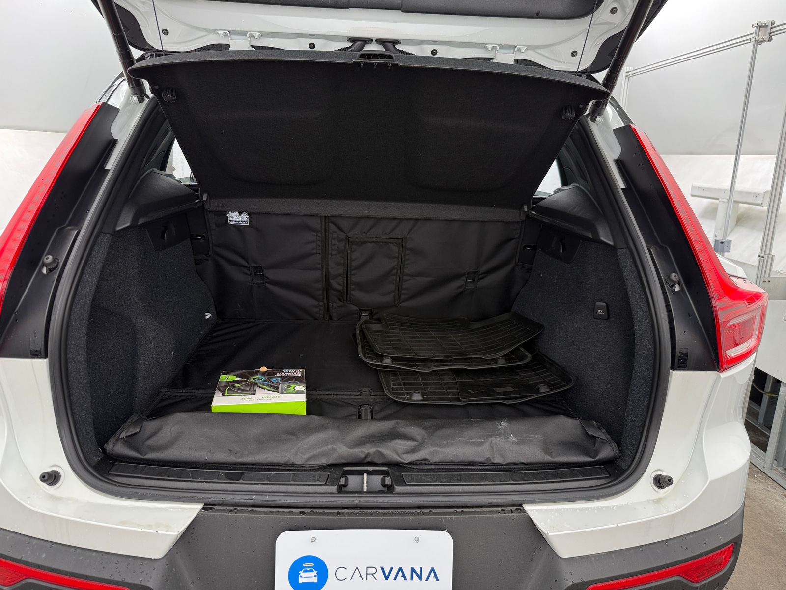 Thumbnail: 2022 Volvo XC40 - 6