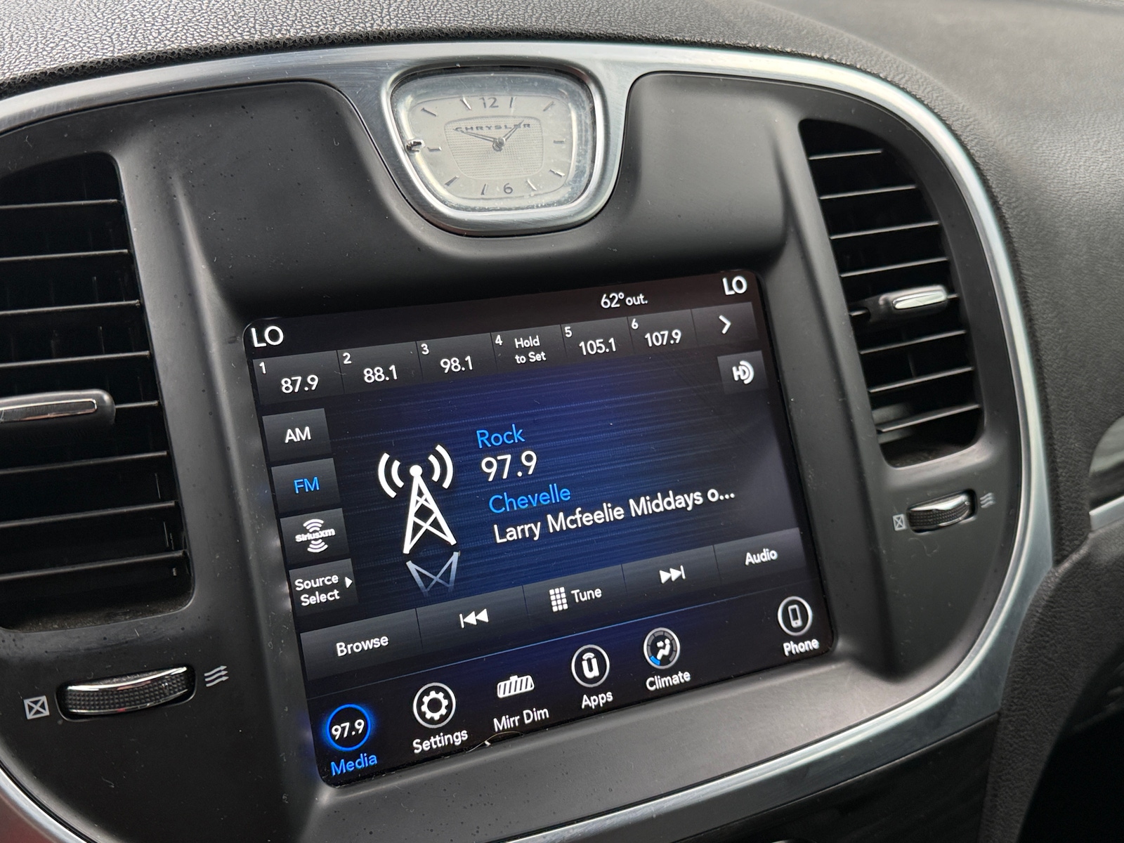 Thumbnail: 2021 Chrysler 300 - 4