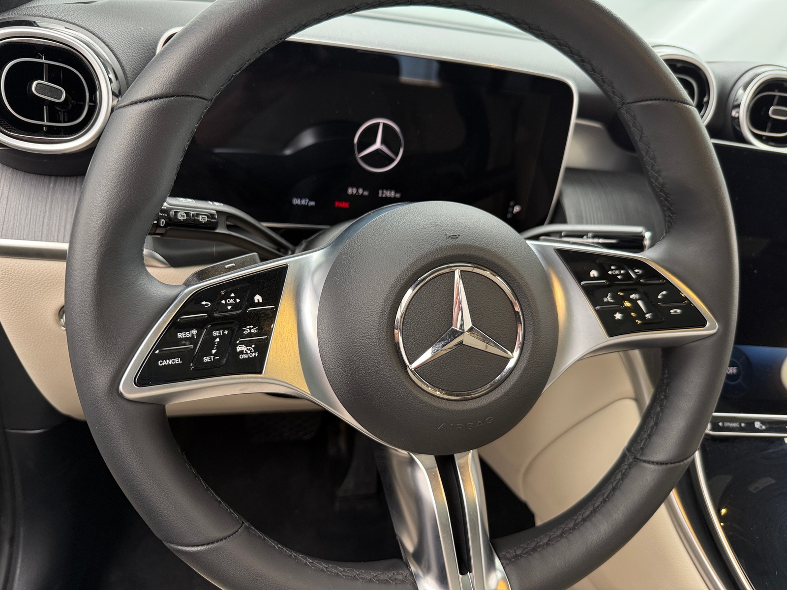 Thumbnail: 2025 Mercedes-Benz GLC - 4