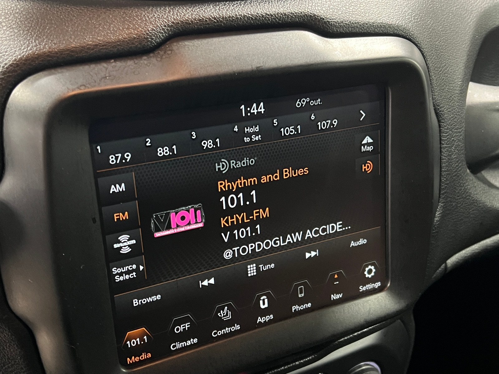 Thumbnail: 2022 Jeep Renegade - 4