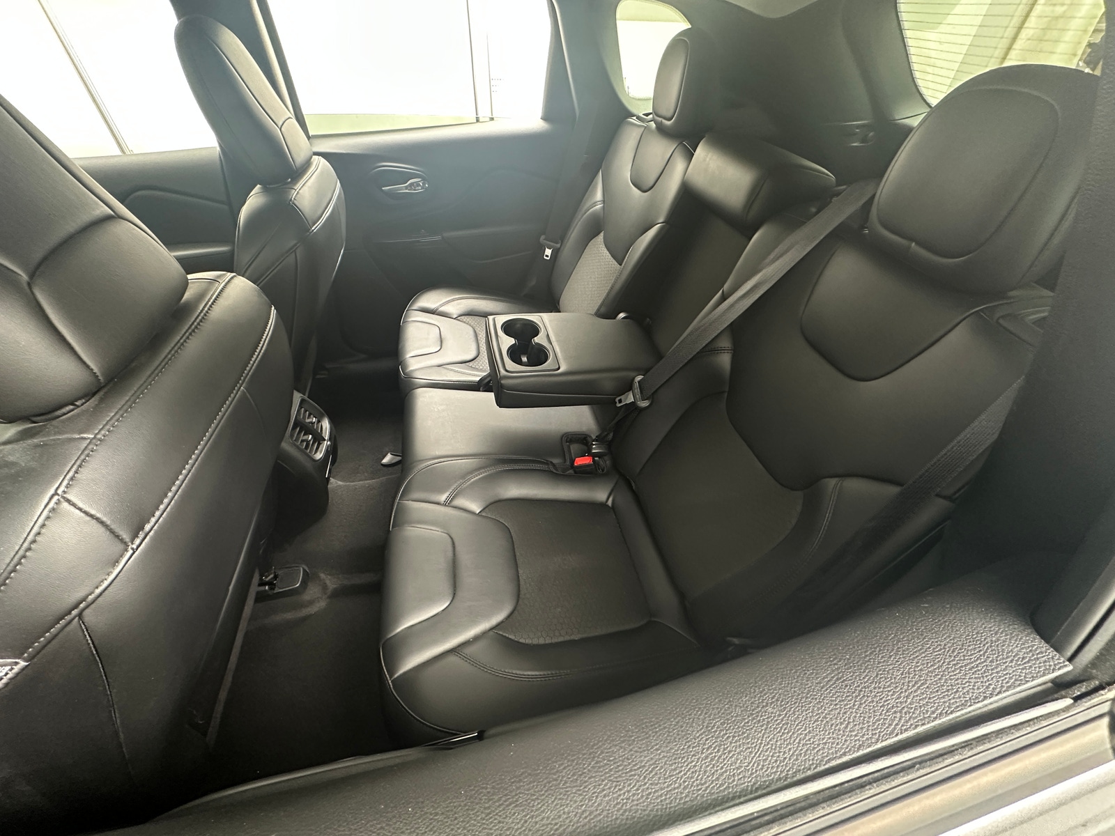 Thumbnail: 2020 Jeep Cherokee - 6