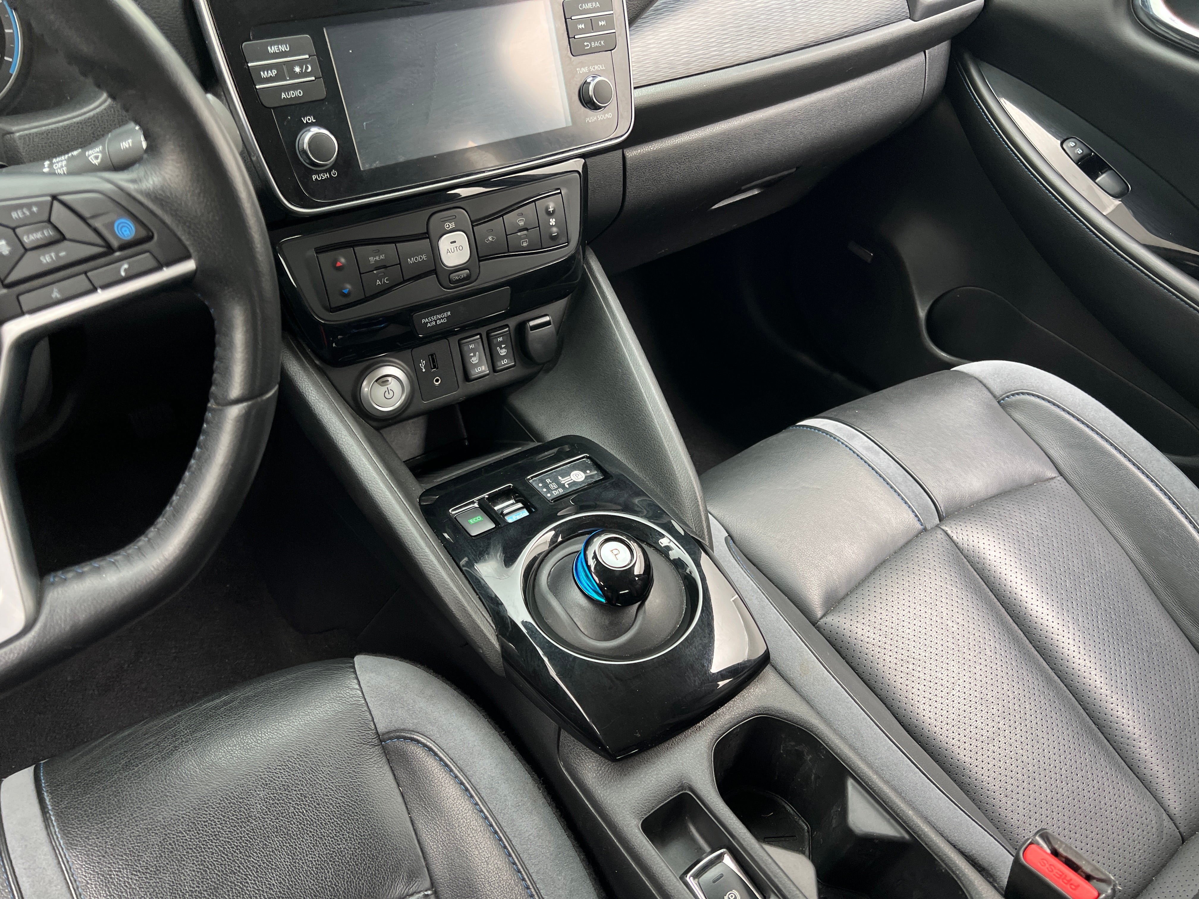 Used 2018 Nissan LEAF SL with VIN 1N4AZ1CP8JC302182 for sale in Oak Creek, WI