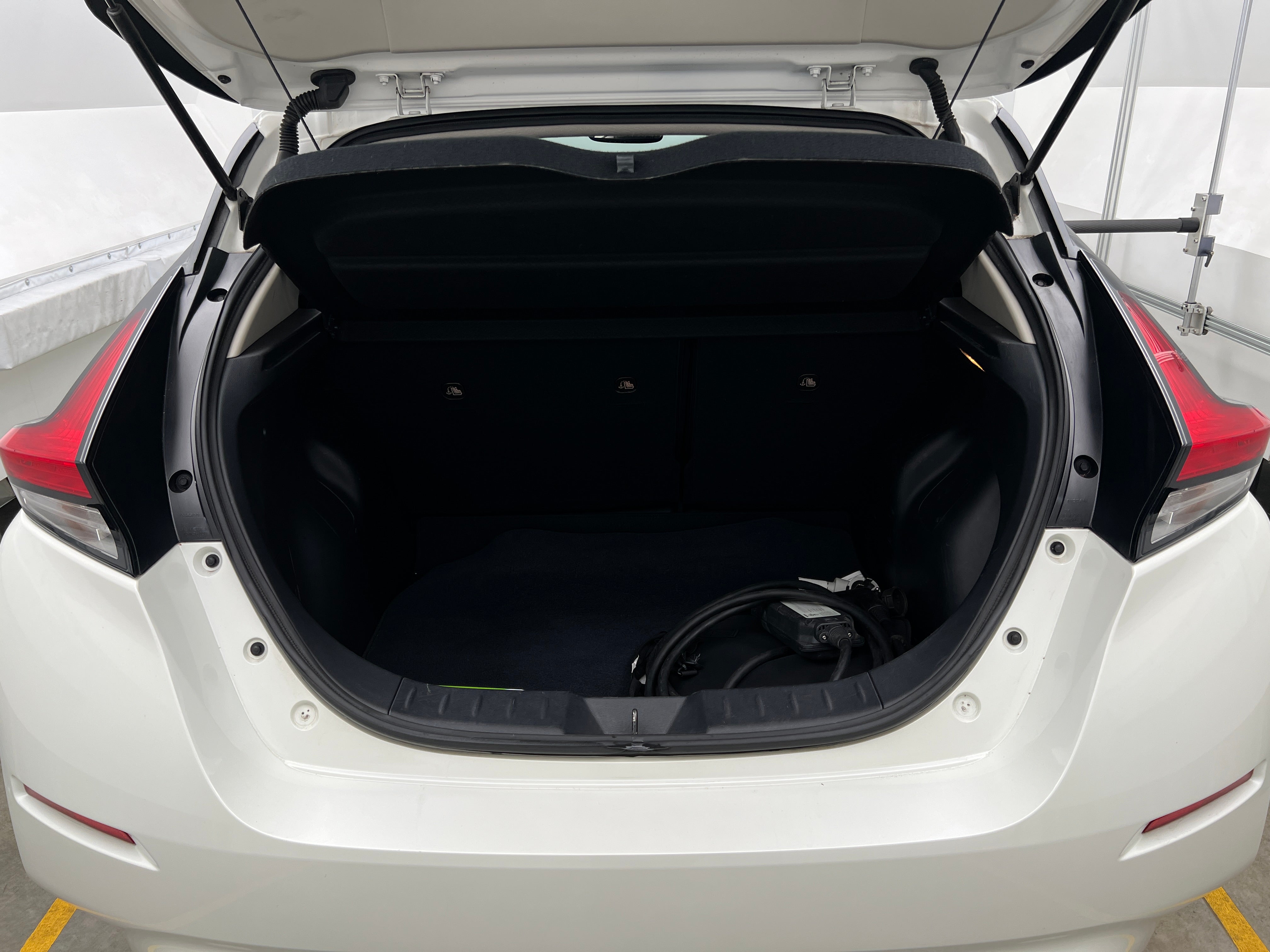 Used 2018 Nissan LEAF SL with VIN 1N4AZ1CP8JC302182 for sale in Oak Creek, WI