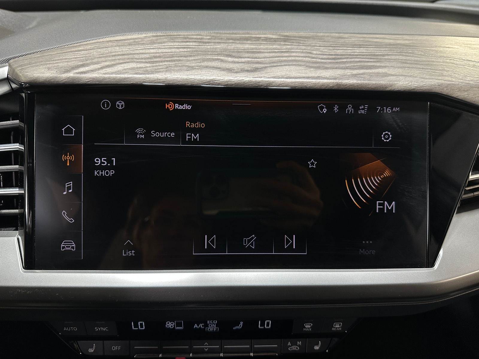 Thumbnail: 2023 Audi Q4 e-tron - 3