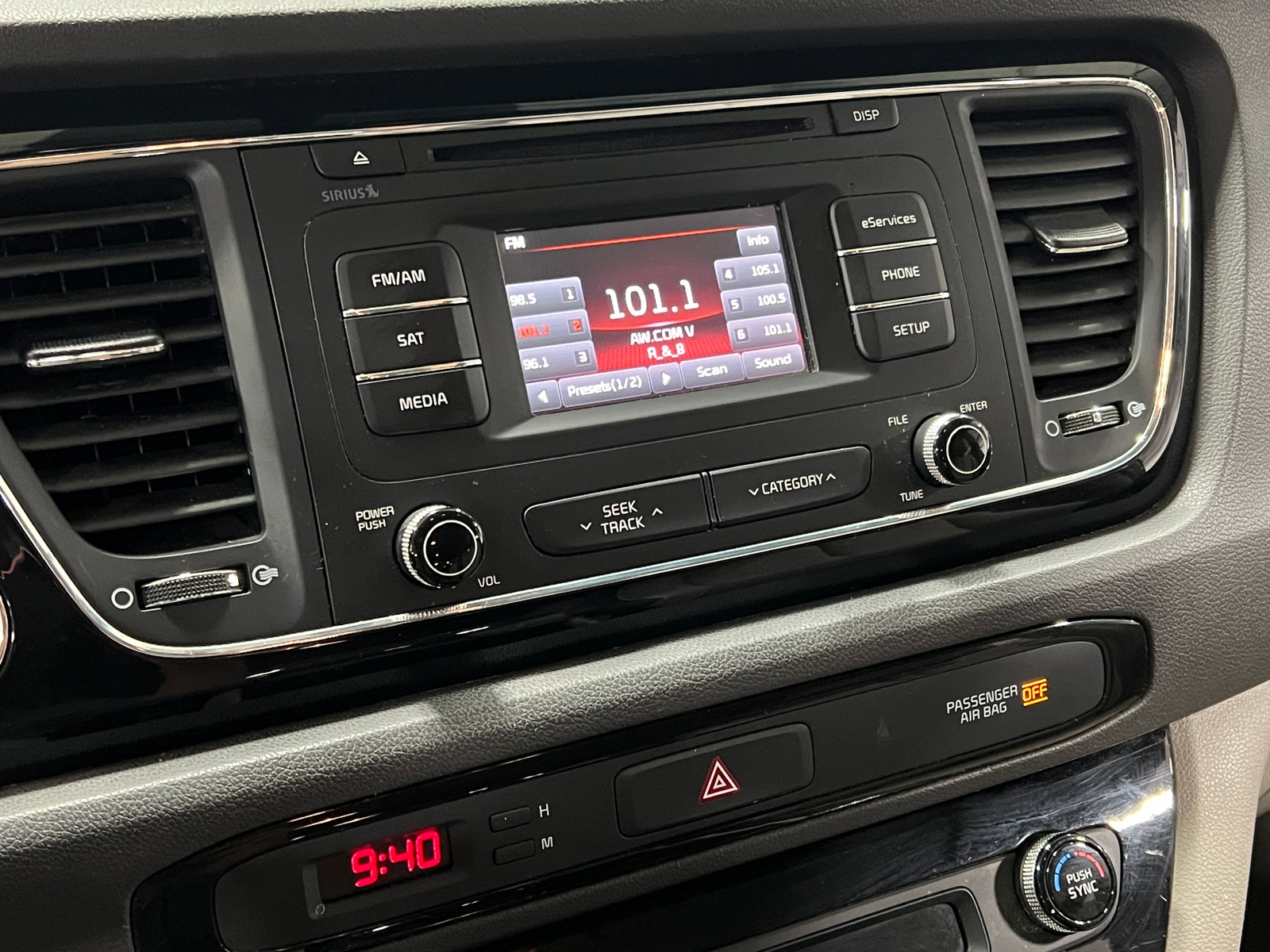 Thumbnail: 2016 Kia Sedona - 3