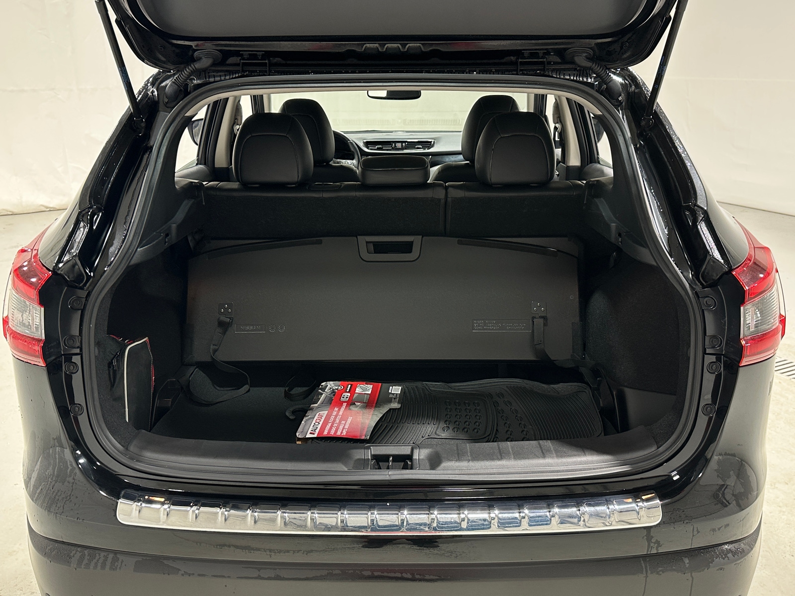 Thumbnail: 2022 Nissan Rogue Sport - 6