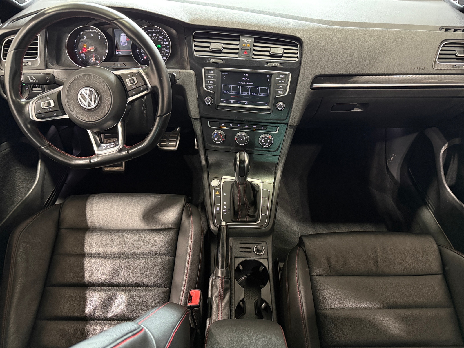 Thumbnail: 2017 Volkswagen Golf - 3