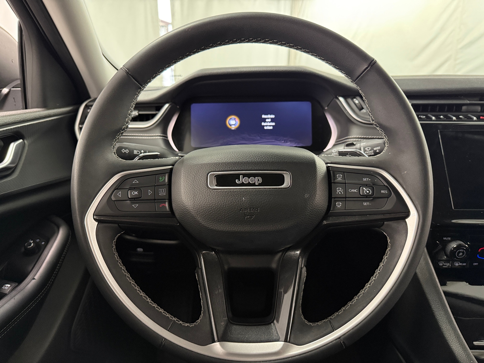 Thumbnail: 2023 Jeep Grand Cherokee L - 4