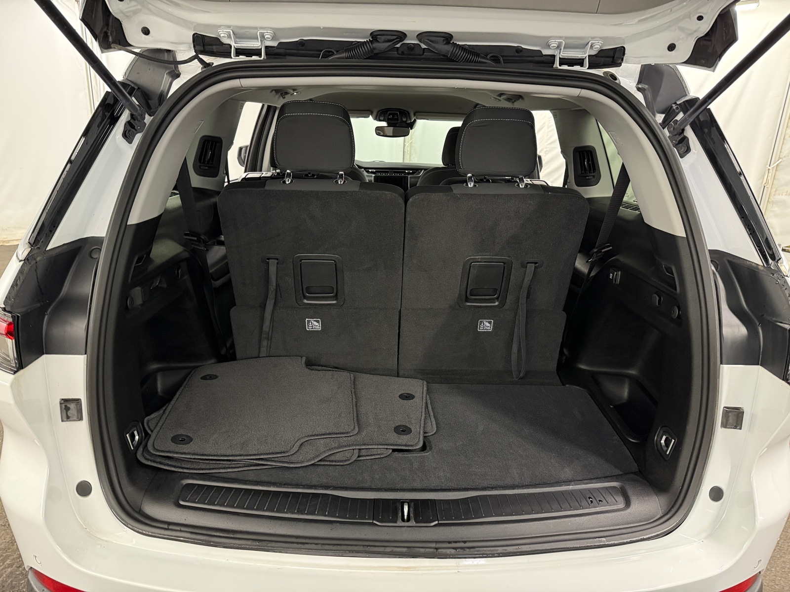 Thumbnail: 2023 Jeep Grand Cherokee L - 6