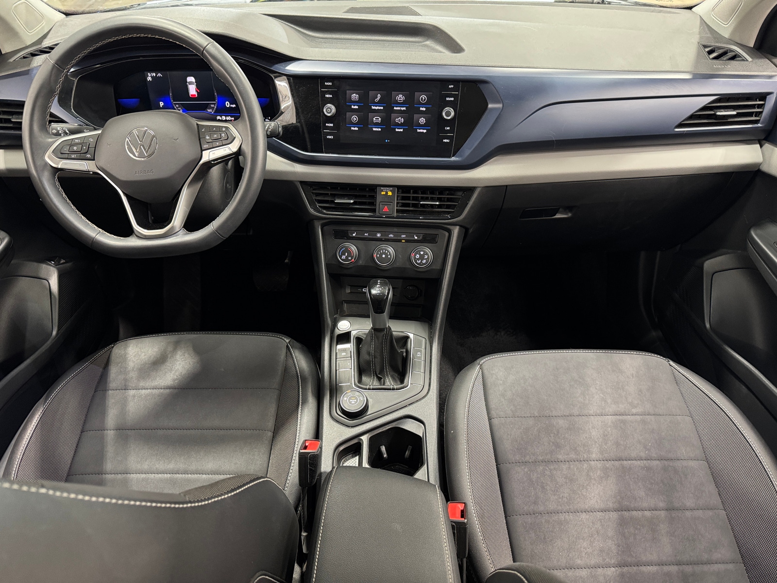 Thumbnail: 2022 Volkswagen Taos - 2