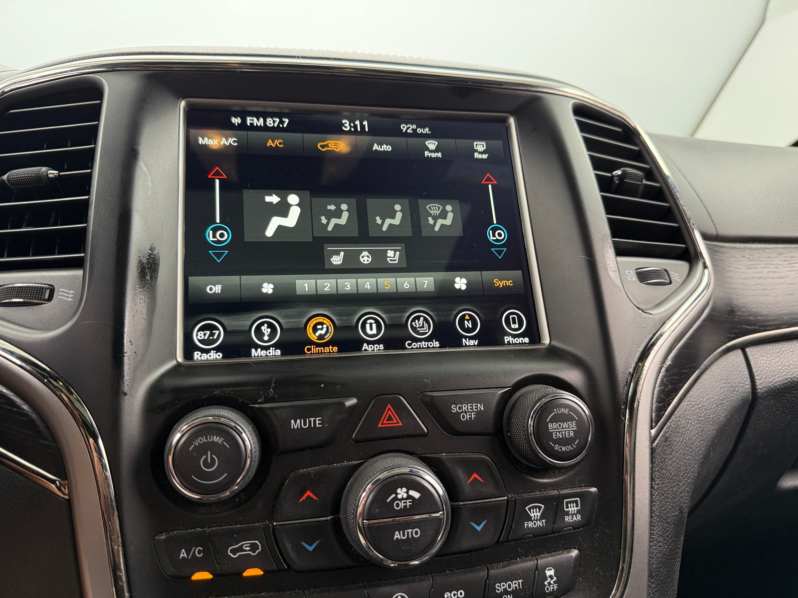 Thumbnail: 2018 Jeep Grand Cherokee - 3