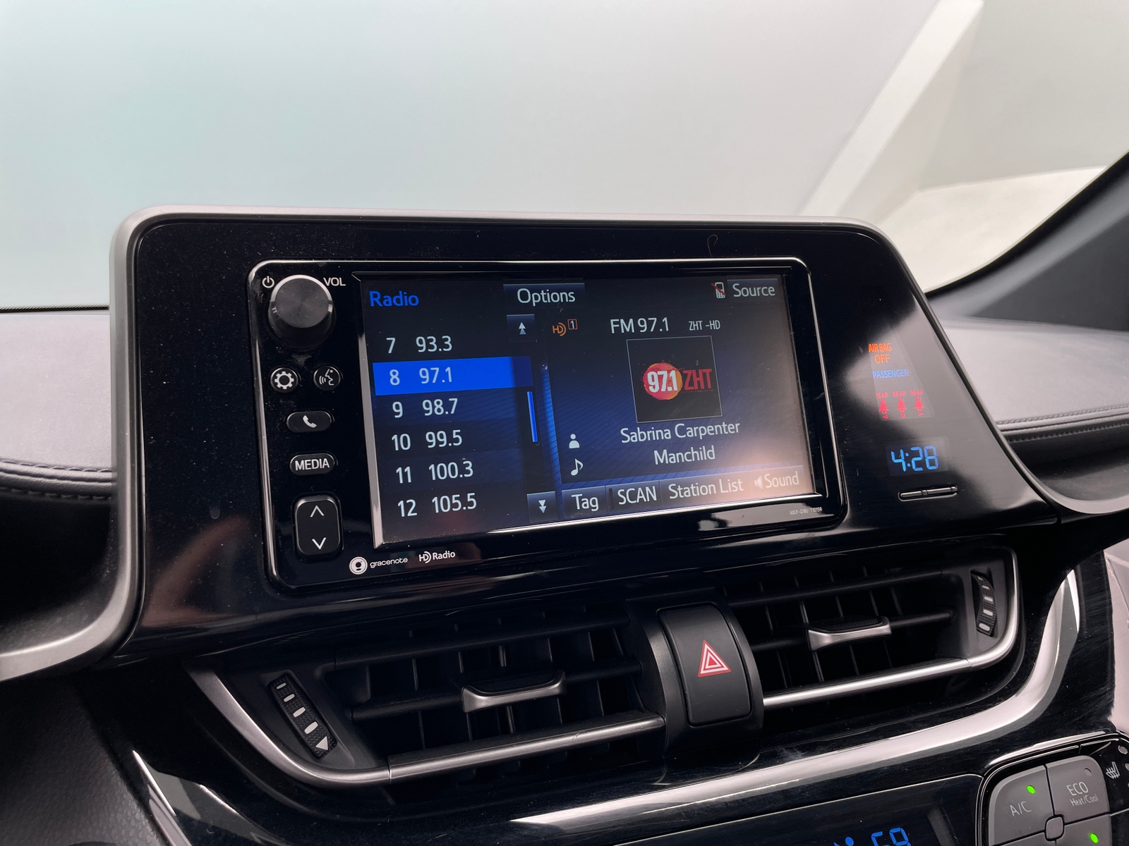 Thumbnail: 2018 Toyota C-HR - 4