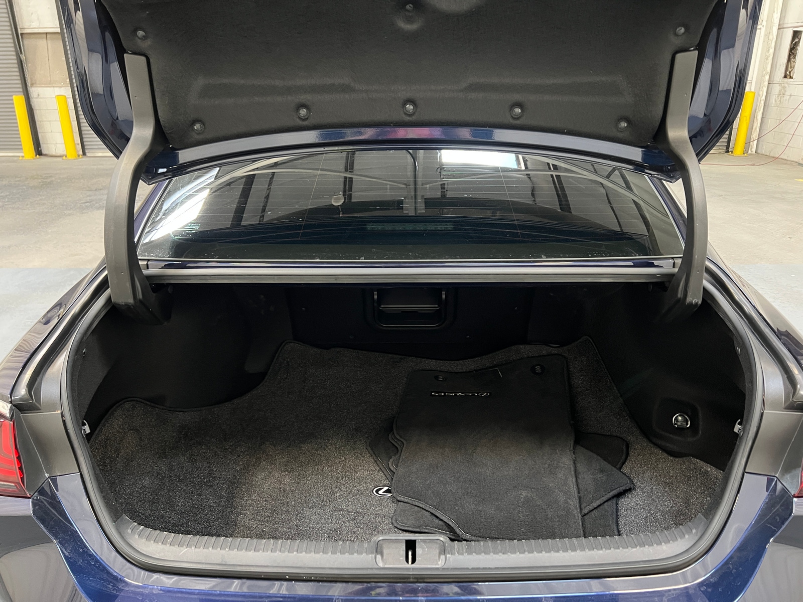 Thumbnail: 2023 Lexus ES - 6