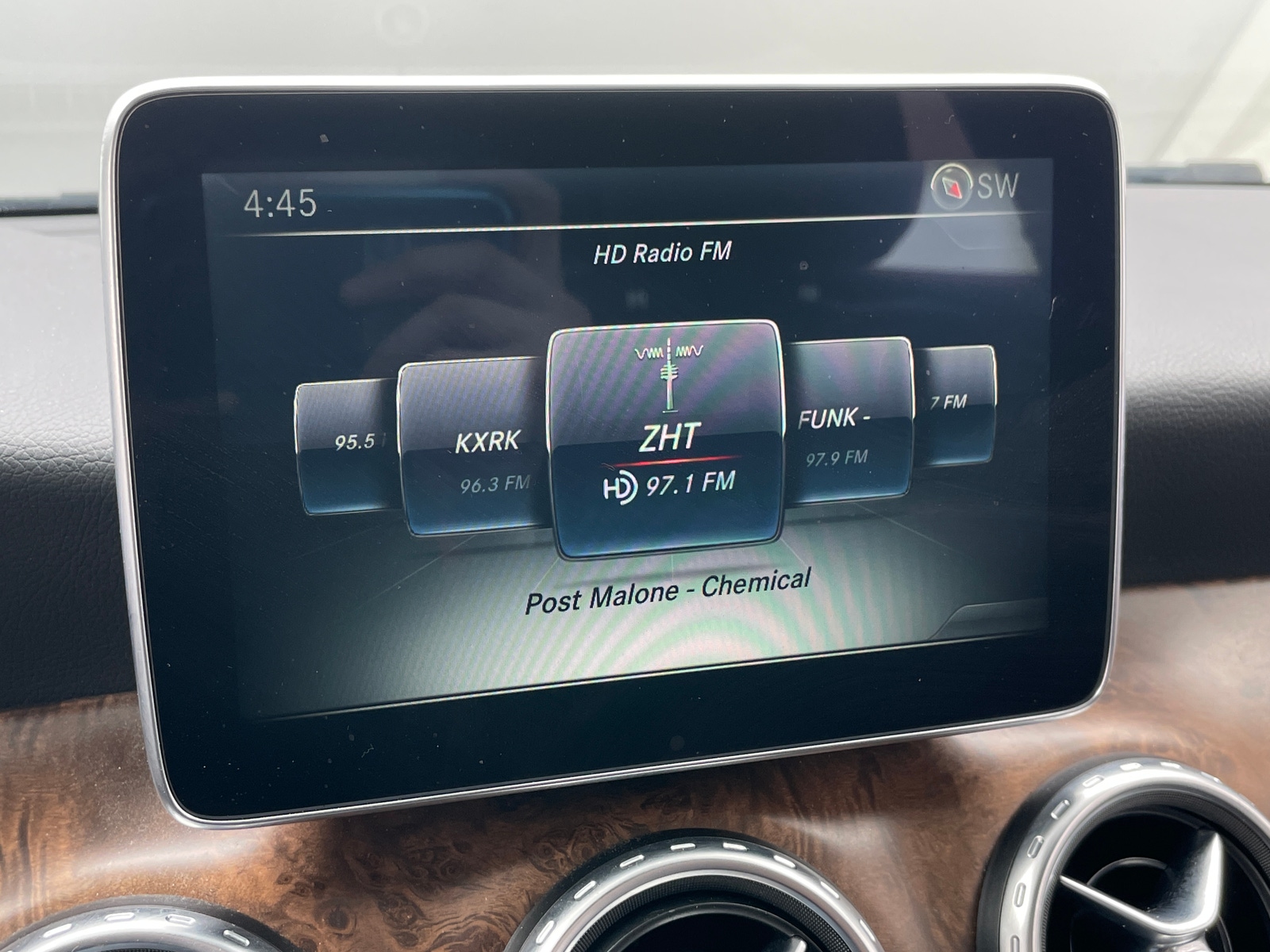 Thumbnail: 2016 Mercedes-Benz GLA - 3