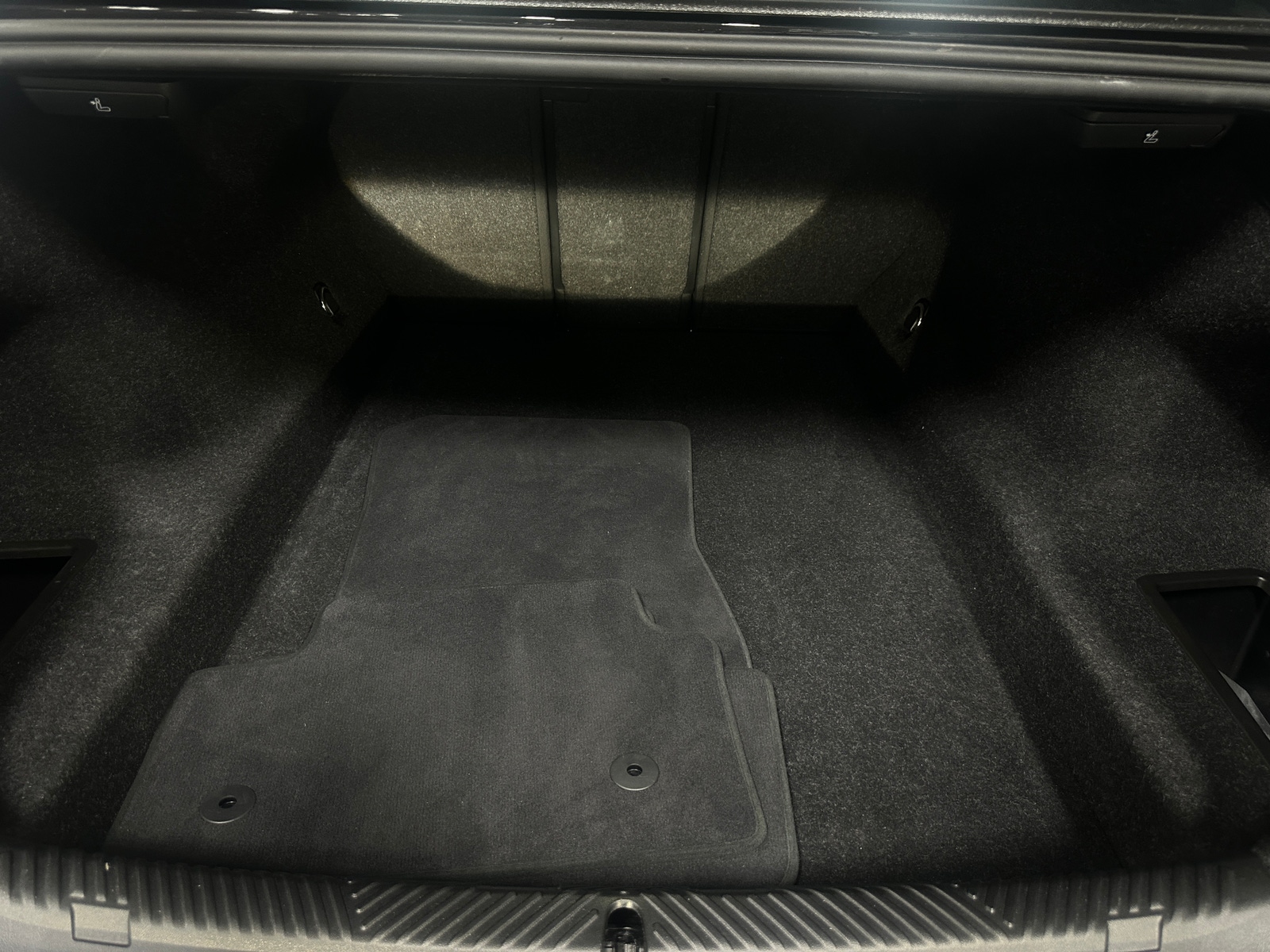 Thumbnail: 2025 BMW 5 Series - 6