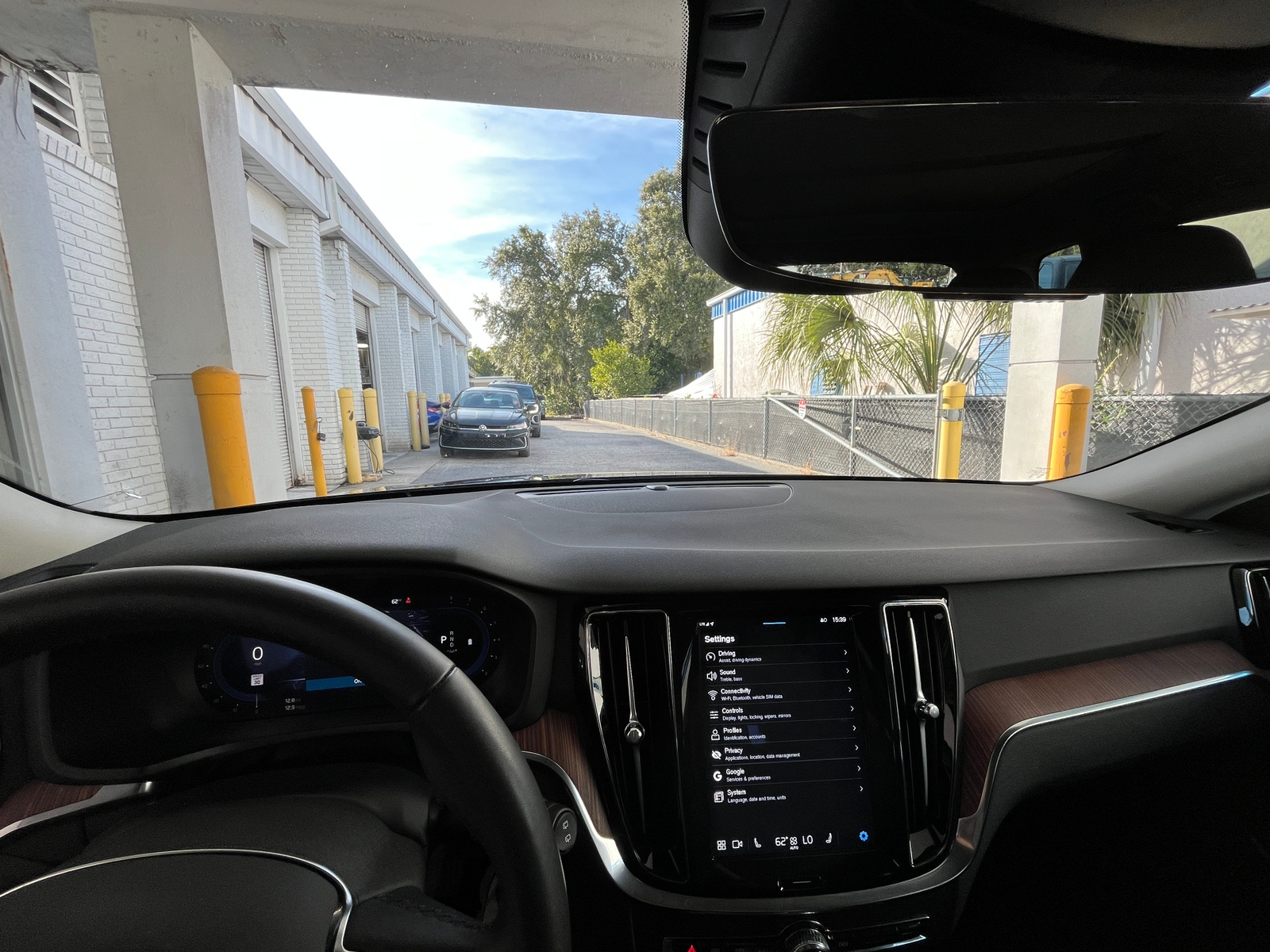 Thumbnail: 2025 Volvo V60 - 3