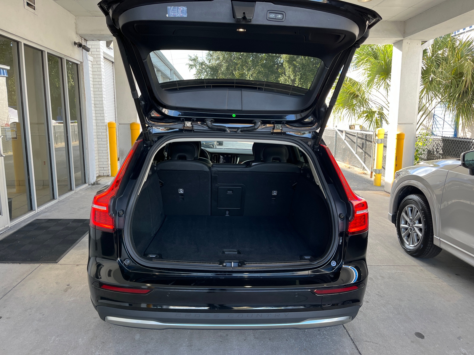 Thumbnail: 2025 Volvo V60 - 6