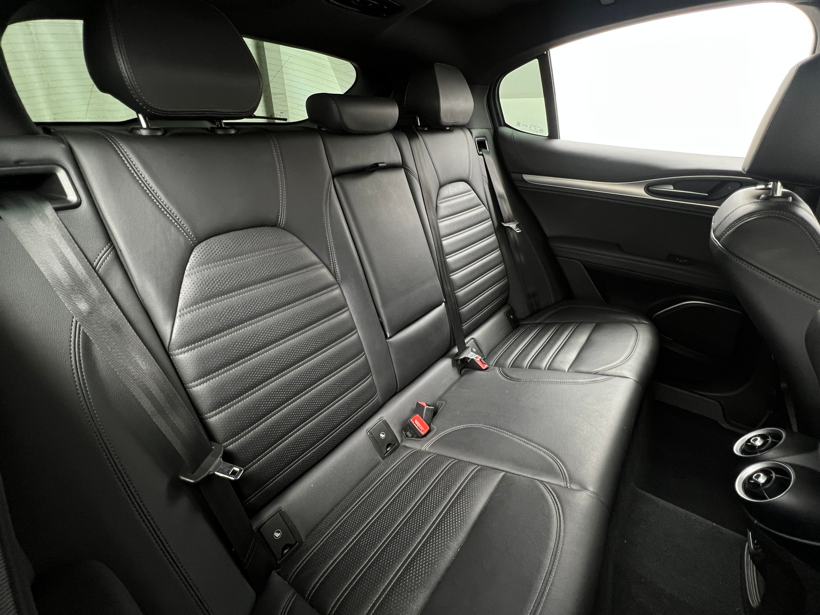 Thumbnail: 2022 Alfa Romeo Stelvio - 5