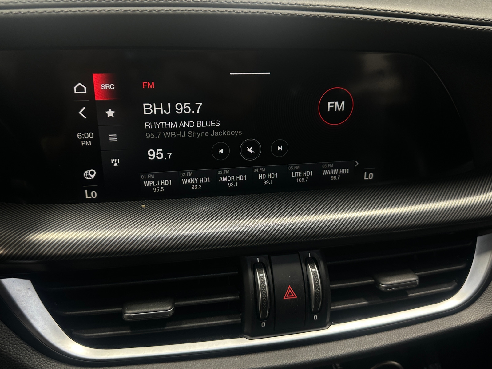 Thumbnail: 2022 Alfa Romeo Stelvio - 3