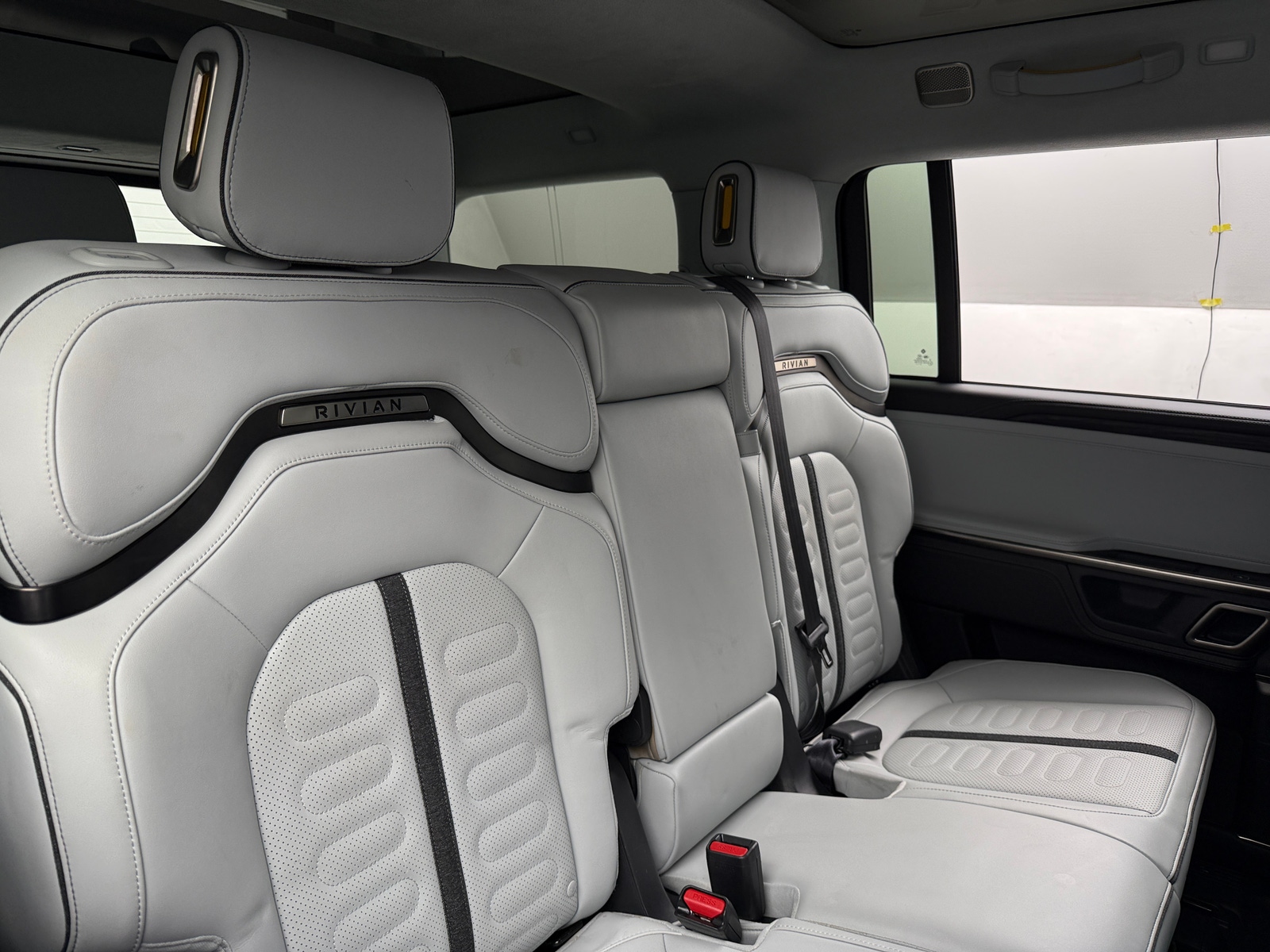 Thumbnail: 2024 Rivian R1S - 5