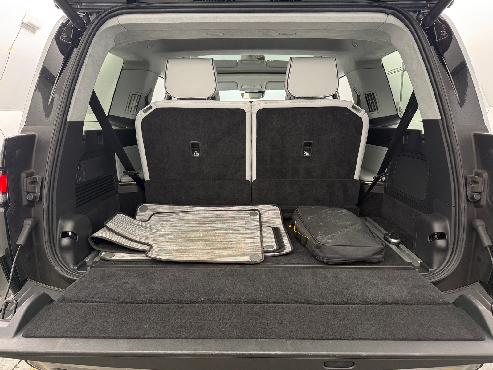 Thumbnail: 2024 Rivian R1S - 6