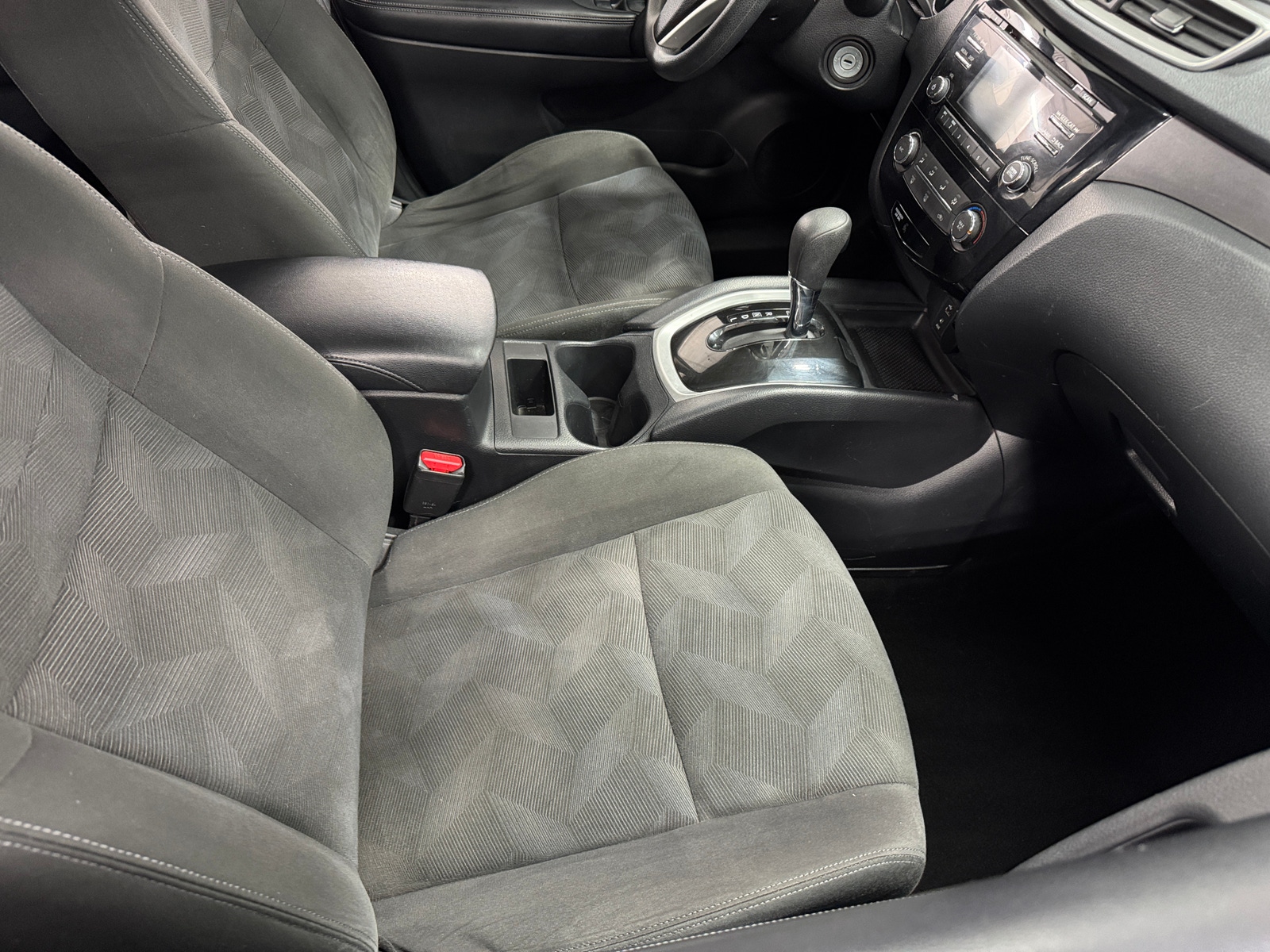 Thumbnail: 2016 Nissan Rogue - 2