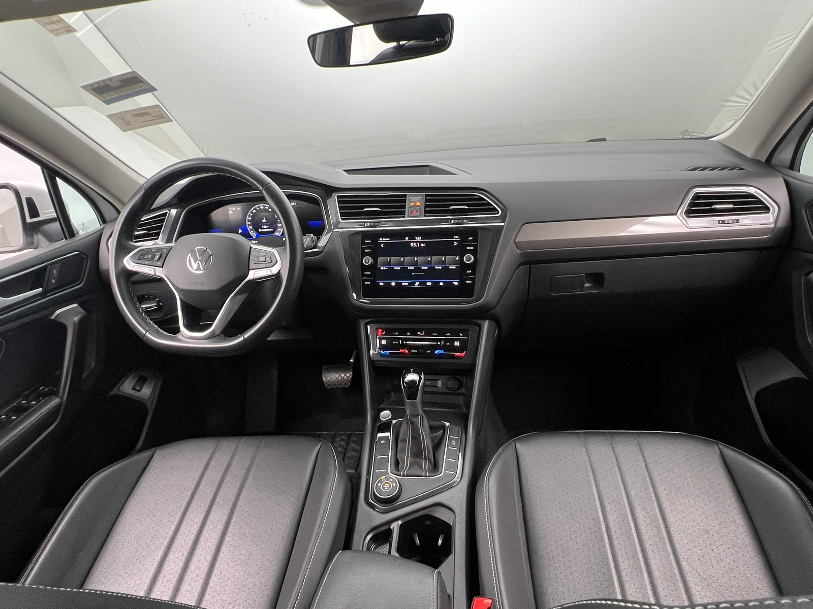 Thumbnail: 2024 Volkswagen Tiguan - 2