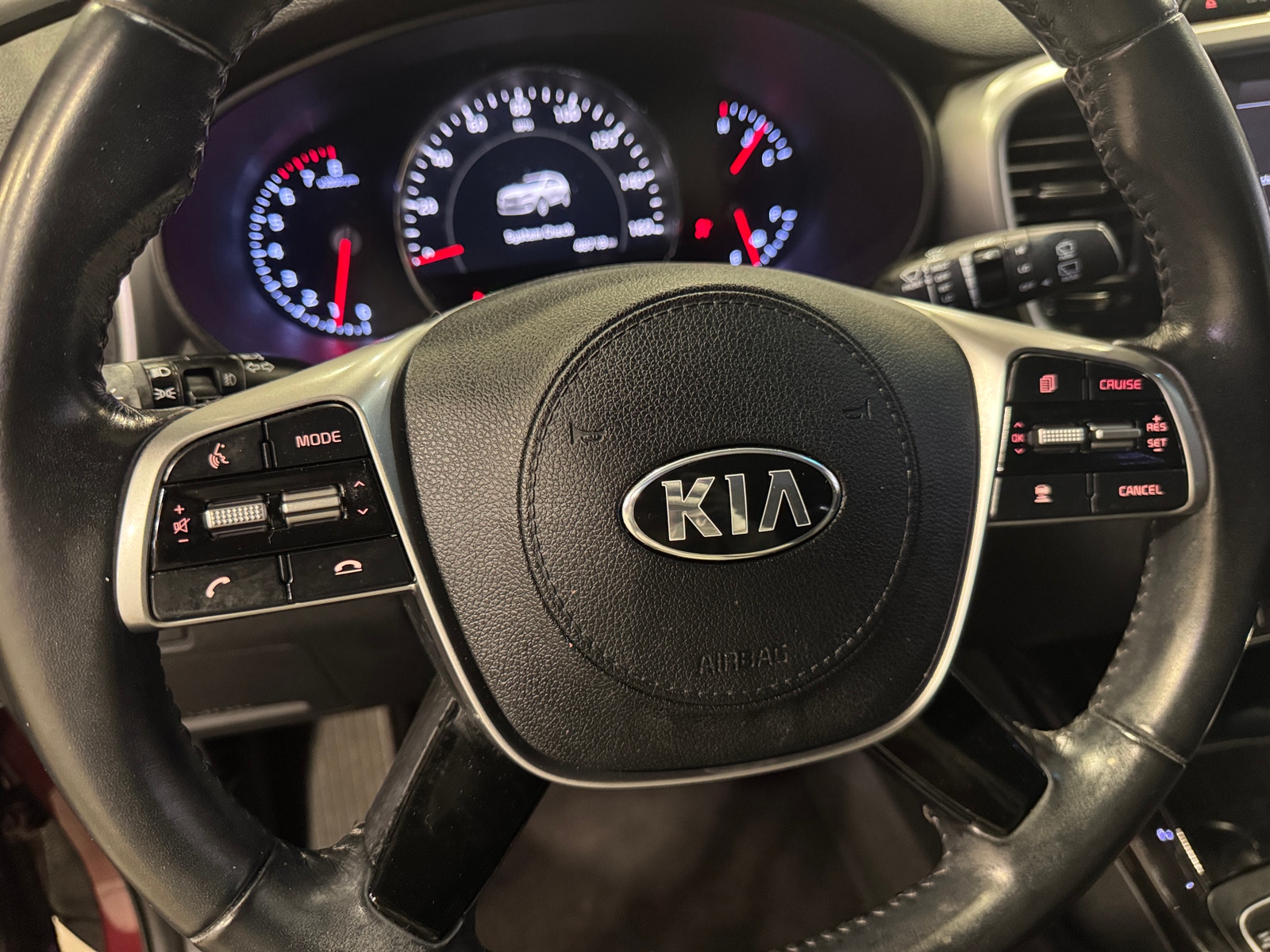 Thumbnail: 2019 Kia Sorento - 4