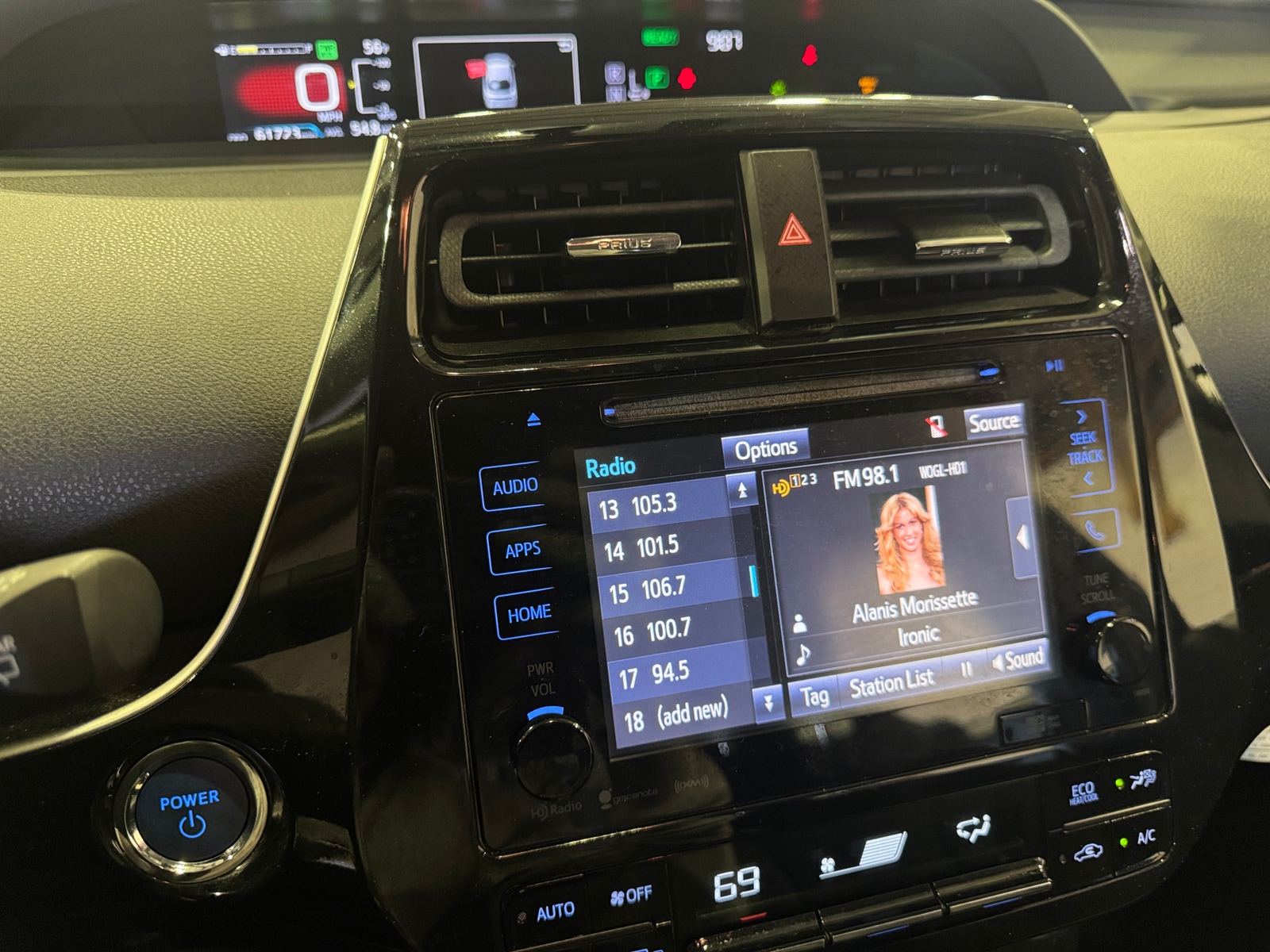 Thumbnail: 2016 Toyota Prius - 4