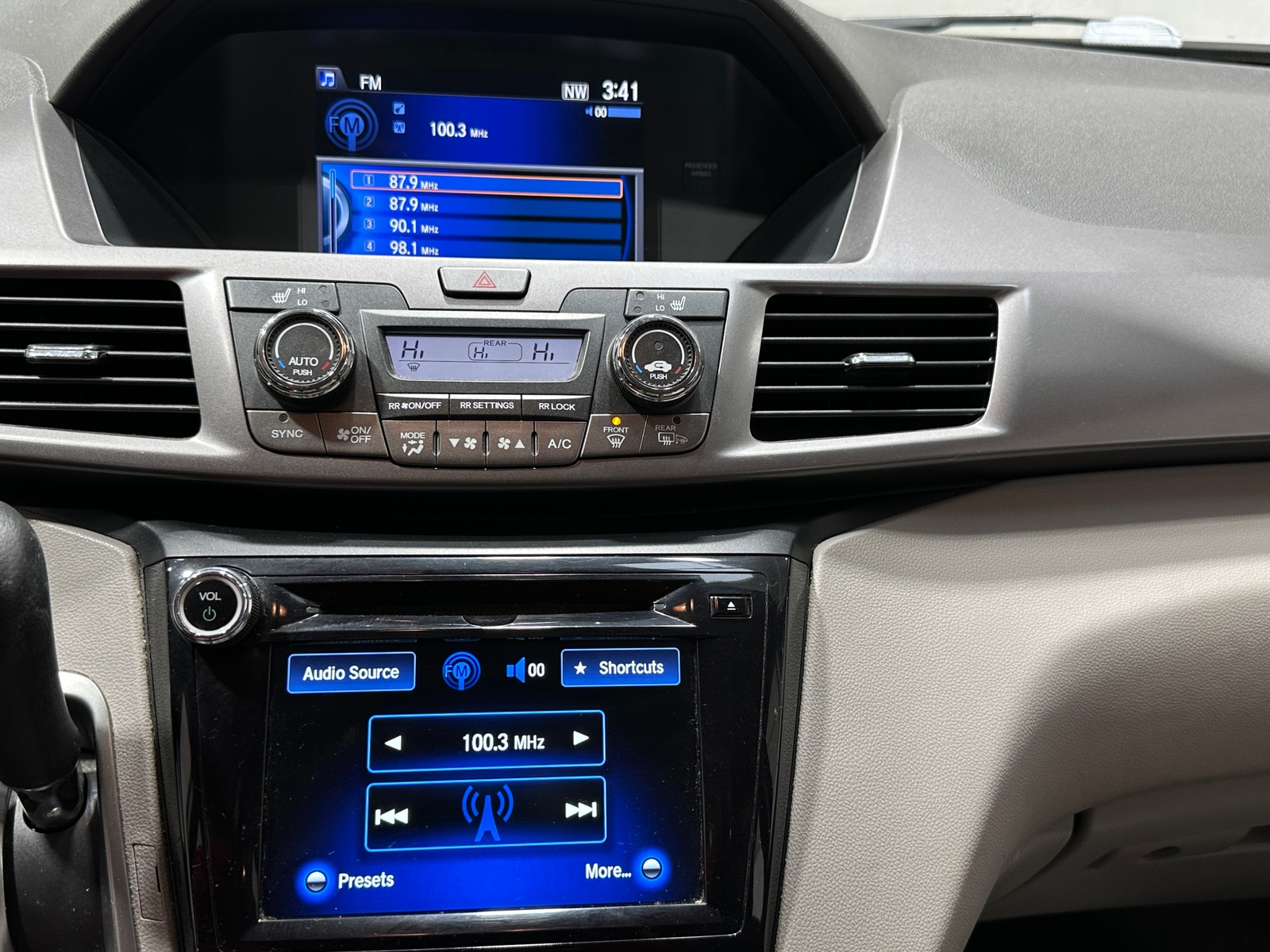 Thumbnail: 2015 Honda Odyssey - 3