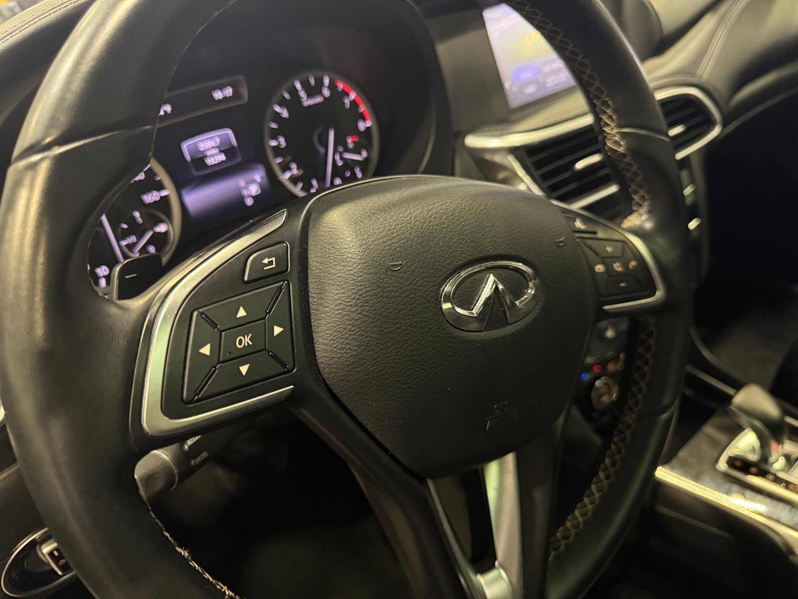 Thumbnail: 2019 INFINITI QX30 - 4