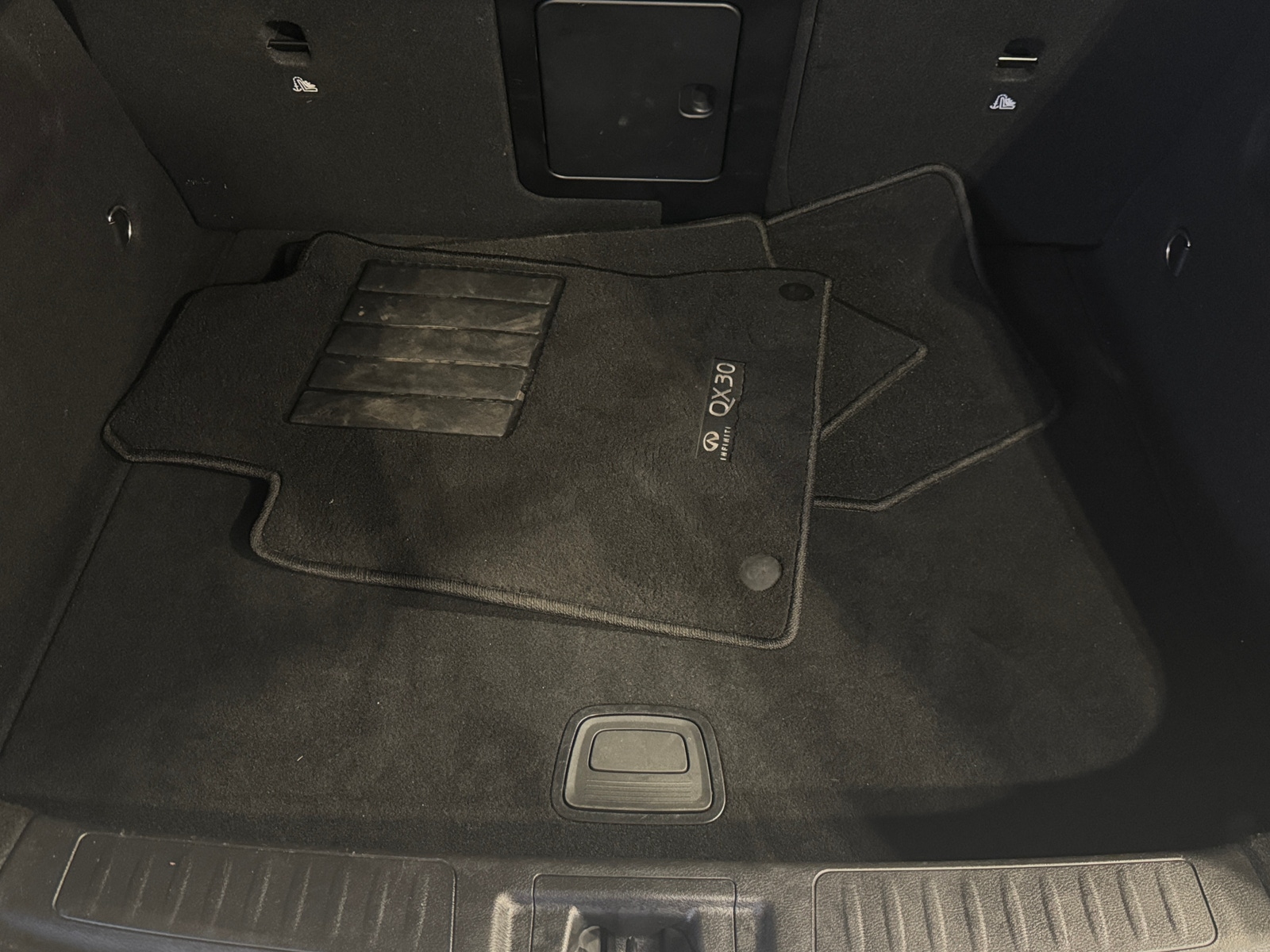 Thumbnail: 2019 INFINITI QX30 - 6