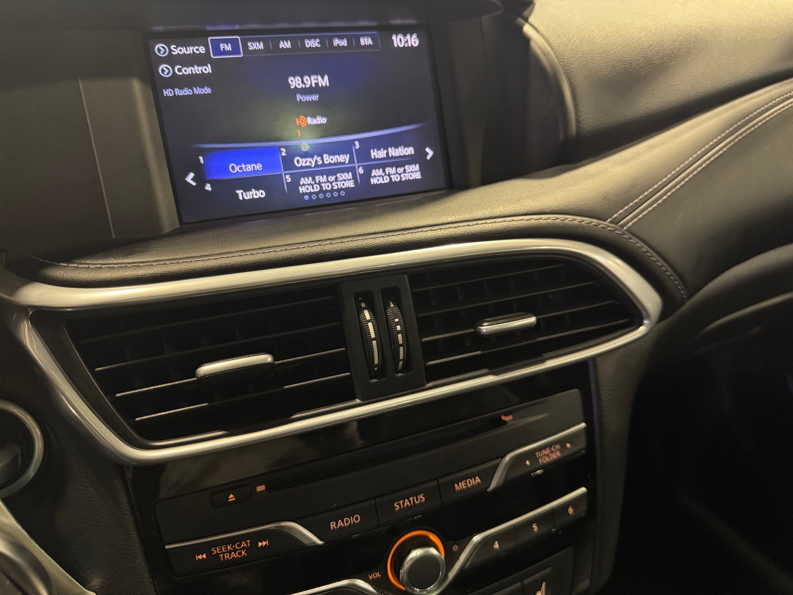 Thumbnail: 2019 INFINITI QX30 - 3