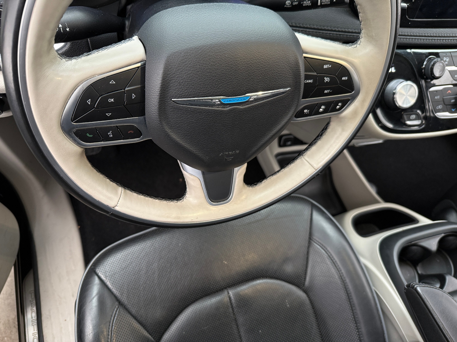 Thumbnail: 2019 Chrysler Pacifica - 4