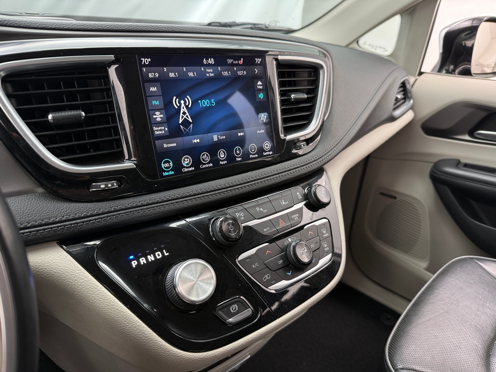 Thumbnail: 2019 Chrysler Pacifica - 3