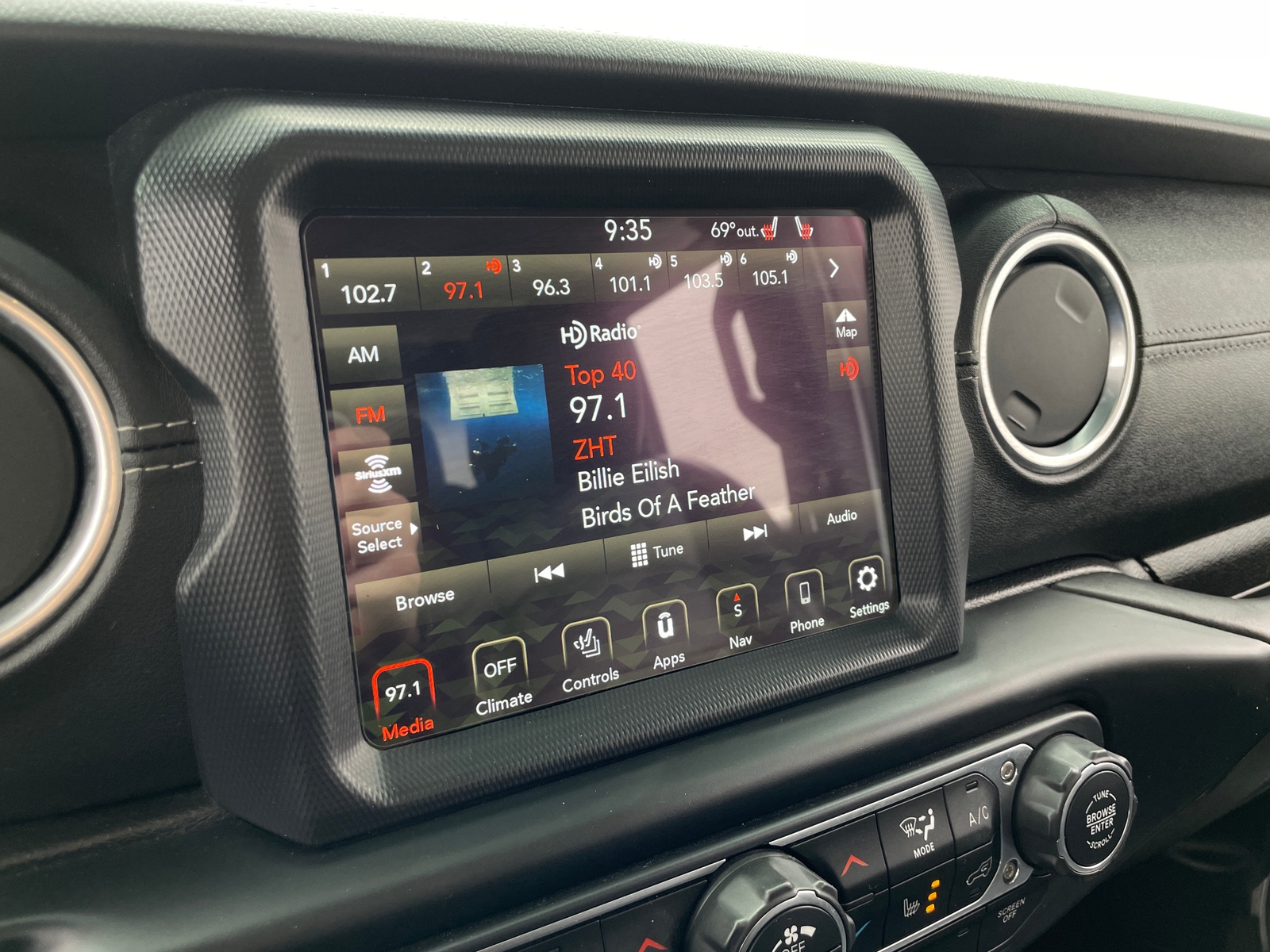 Thumbnail: 2020 Jeep Gladiator - 3