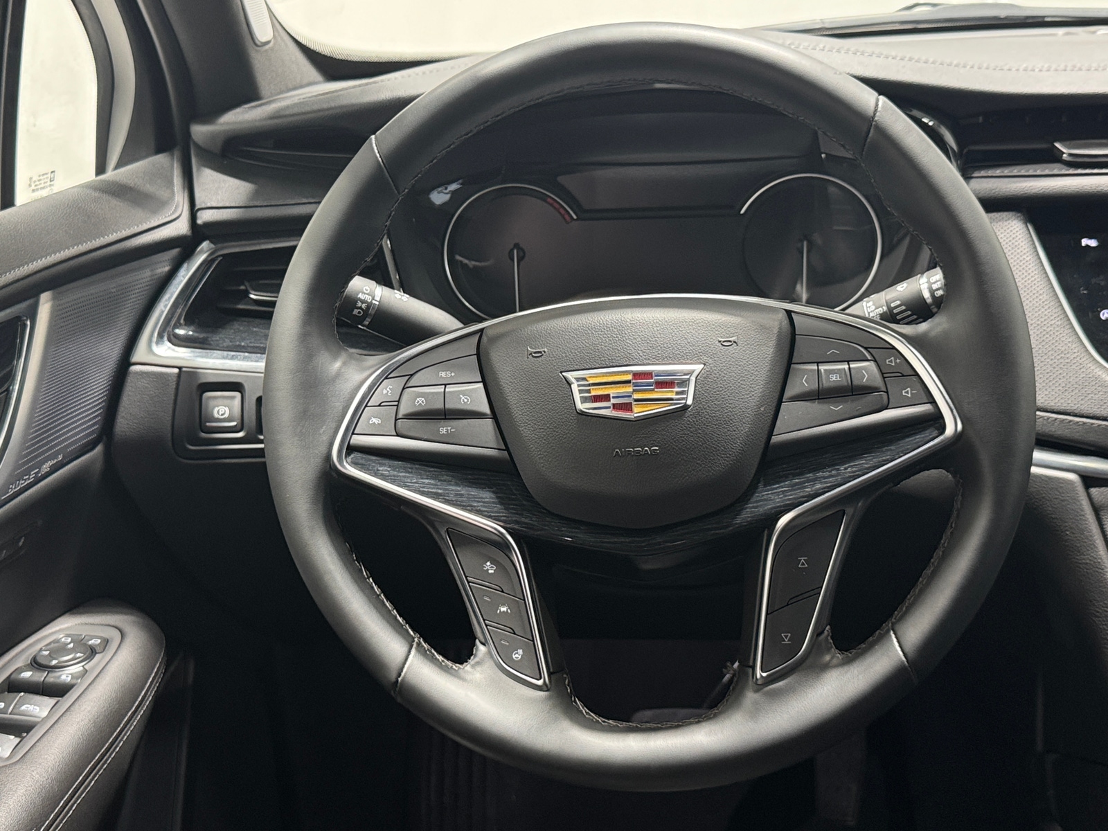 Thumbnail: 2025 Cadillac XT5 - 4