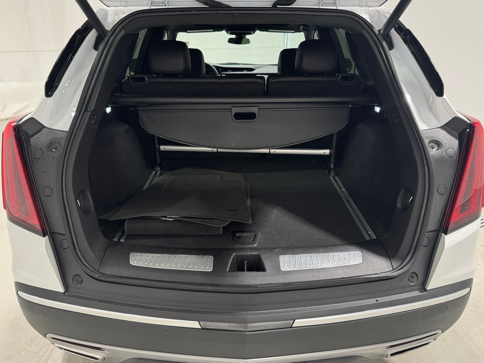 Thumbnail: 2025 Cadillac XT5 - 6