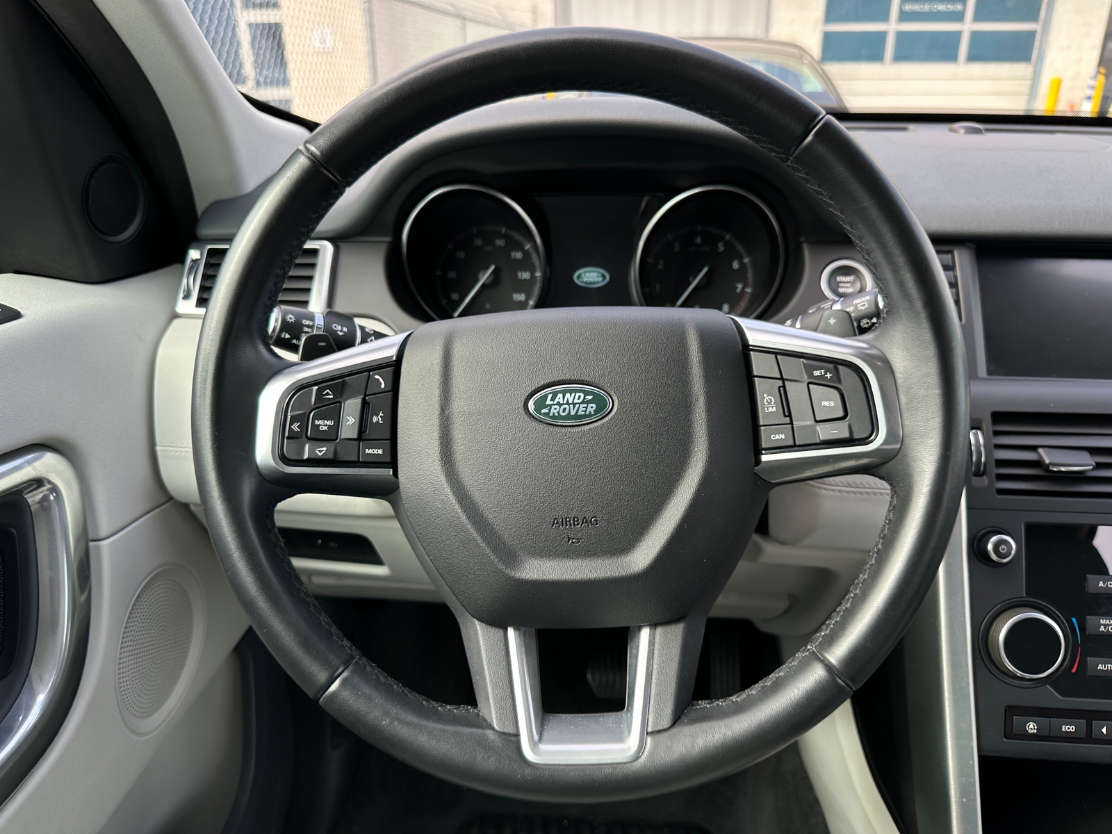 Thumbnail: 2019 Land Rover Discovery Sport - 4