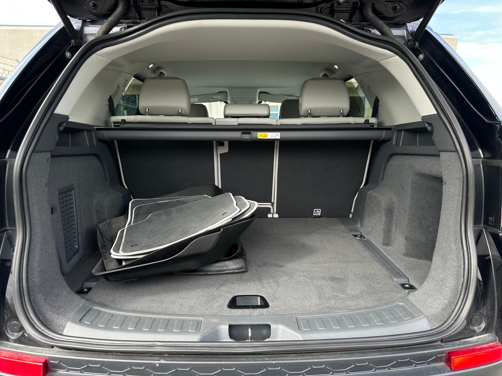 Thumbnail: 2019 Land Rover Discovery Sport - 6