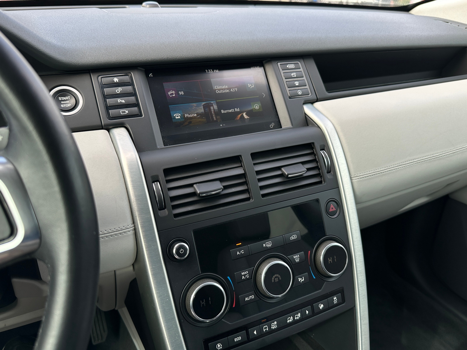 Thumbnail: 2019 Land Rover Discovery Sport - 3