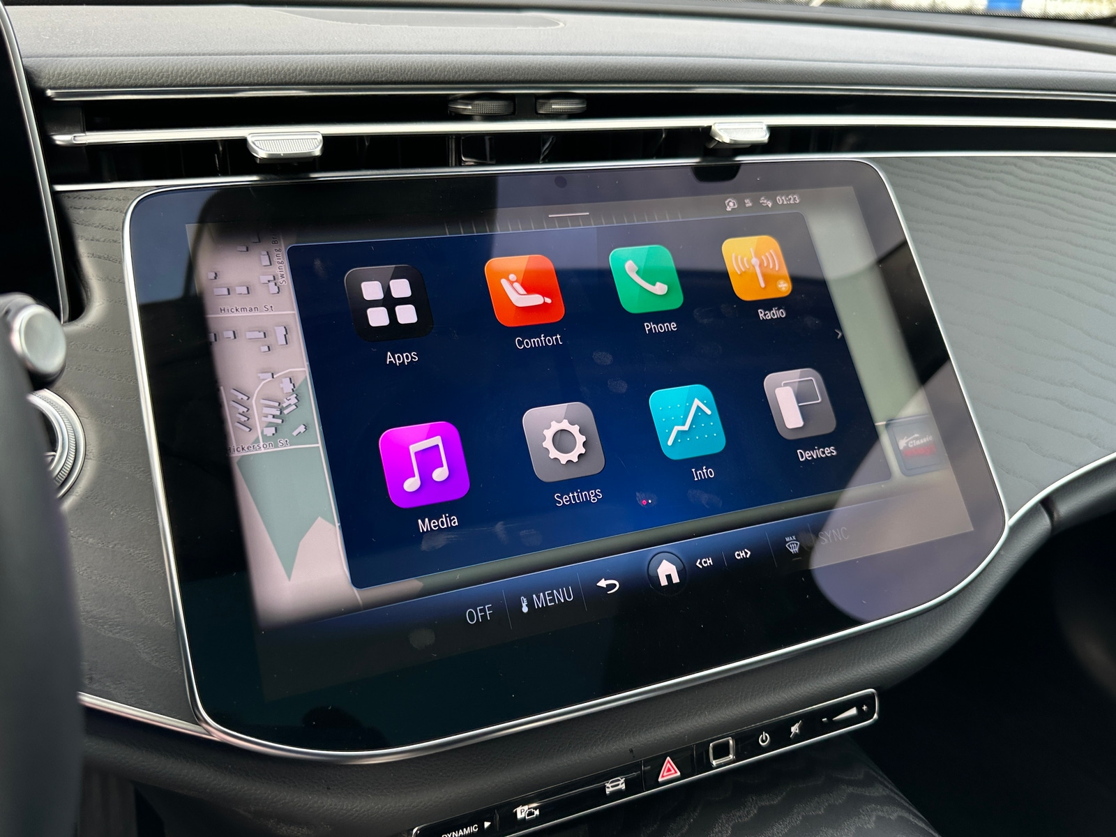 Thumbnail: 2025 Mercedes-Benz E-Class - 3