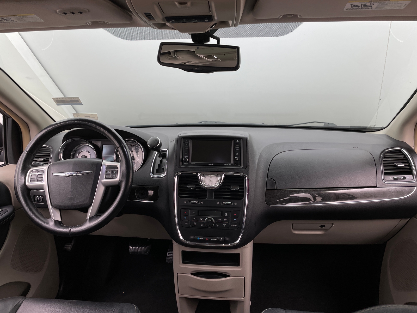 Thumbnail: 2016 Chrysler Town & Country - 2