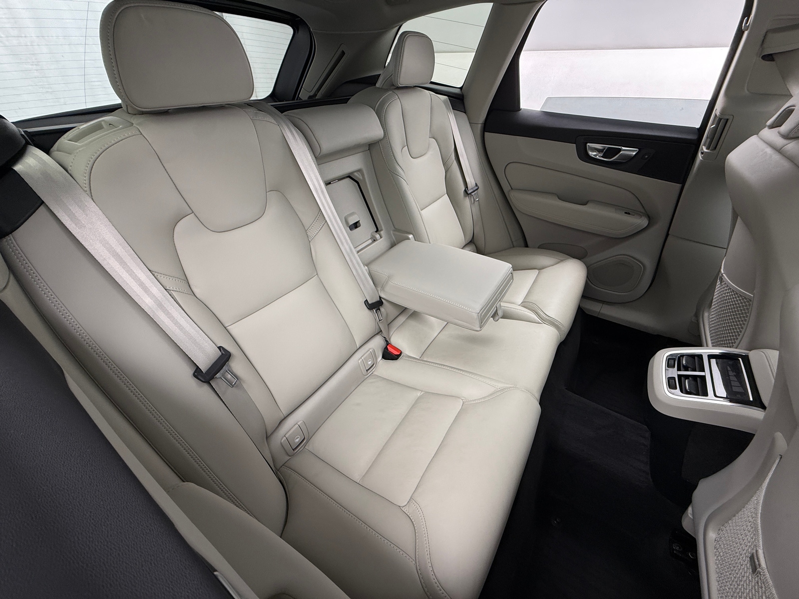 Thumbnail: 2023 Volvo XC60 - 5